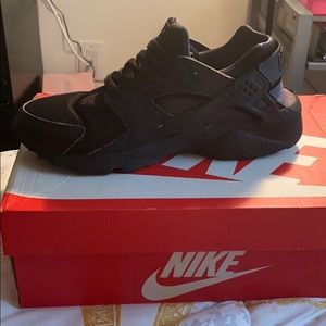 All black Huaraches ,fairly worn,Box included